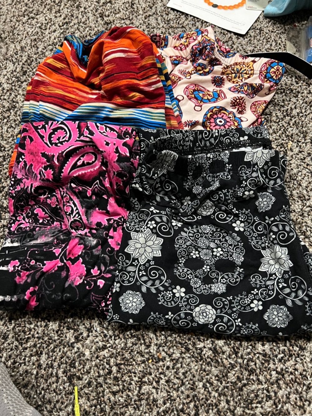 Women's Multicolor Patterned leggings - Pink & Black Options